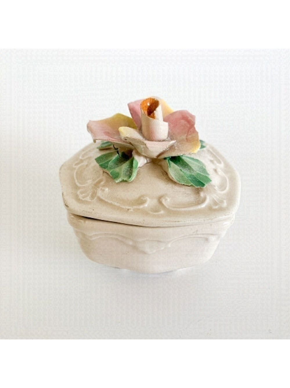 VINTAGE porcelain jewelry box